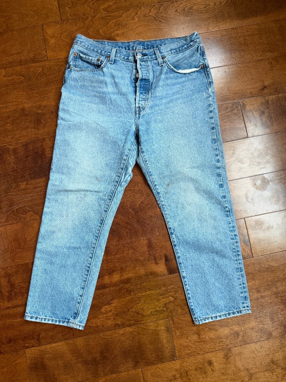Levi's 501 High Rise Cropped Jeans Size 32x26, Medium Wash Denim